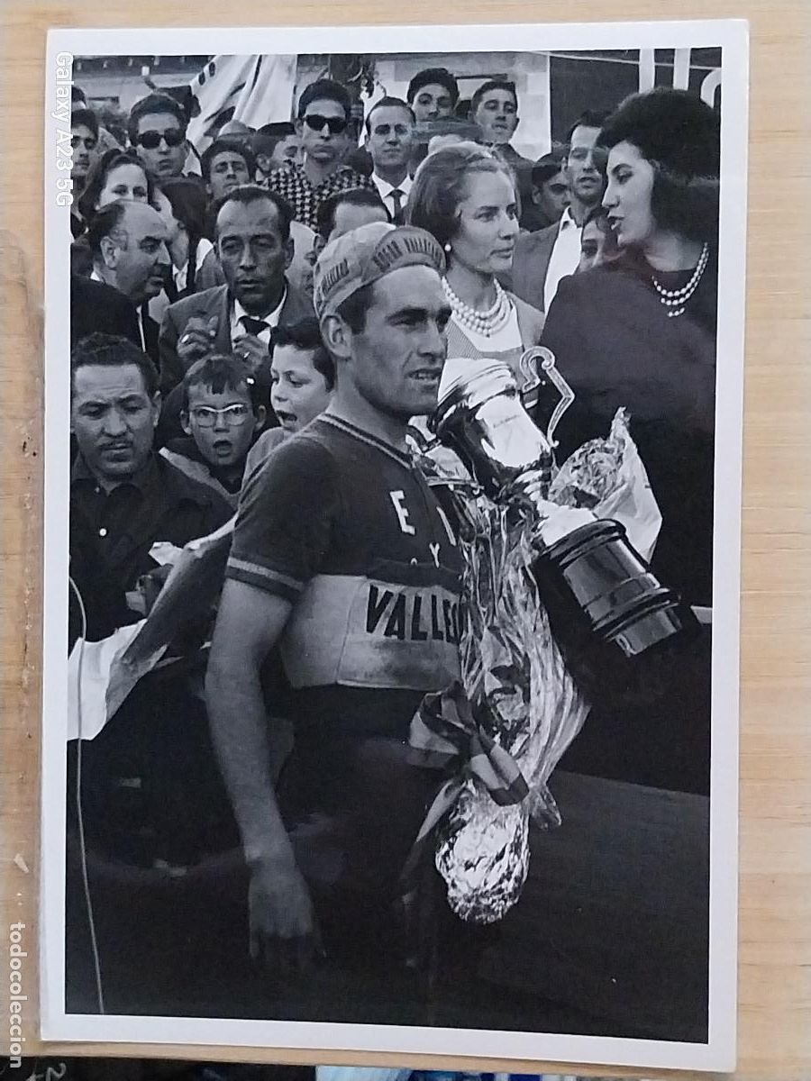 Coleccionismo deportivo: CICLISMO CARRERA A&Ntilde;OS 60 CICLISTA VALLECAS TROFEO FOTO 16.5X11.3 CMS ORIGINAL EPOCA