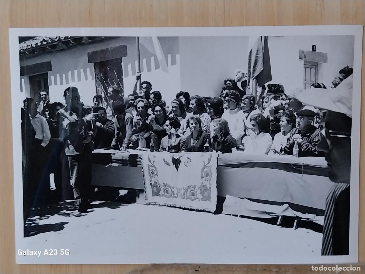 Coleccionismo deportivo: CICLISMO CARRERA A&Ntilde;OS 60 PRESIDENCIA DE TROFEOS FOTO 16.5X11.3 CMS ORIGINAL EPOCA