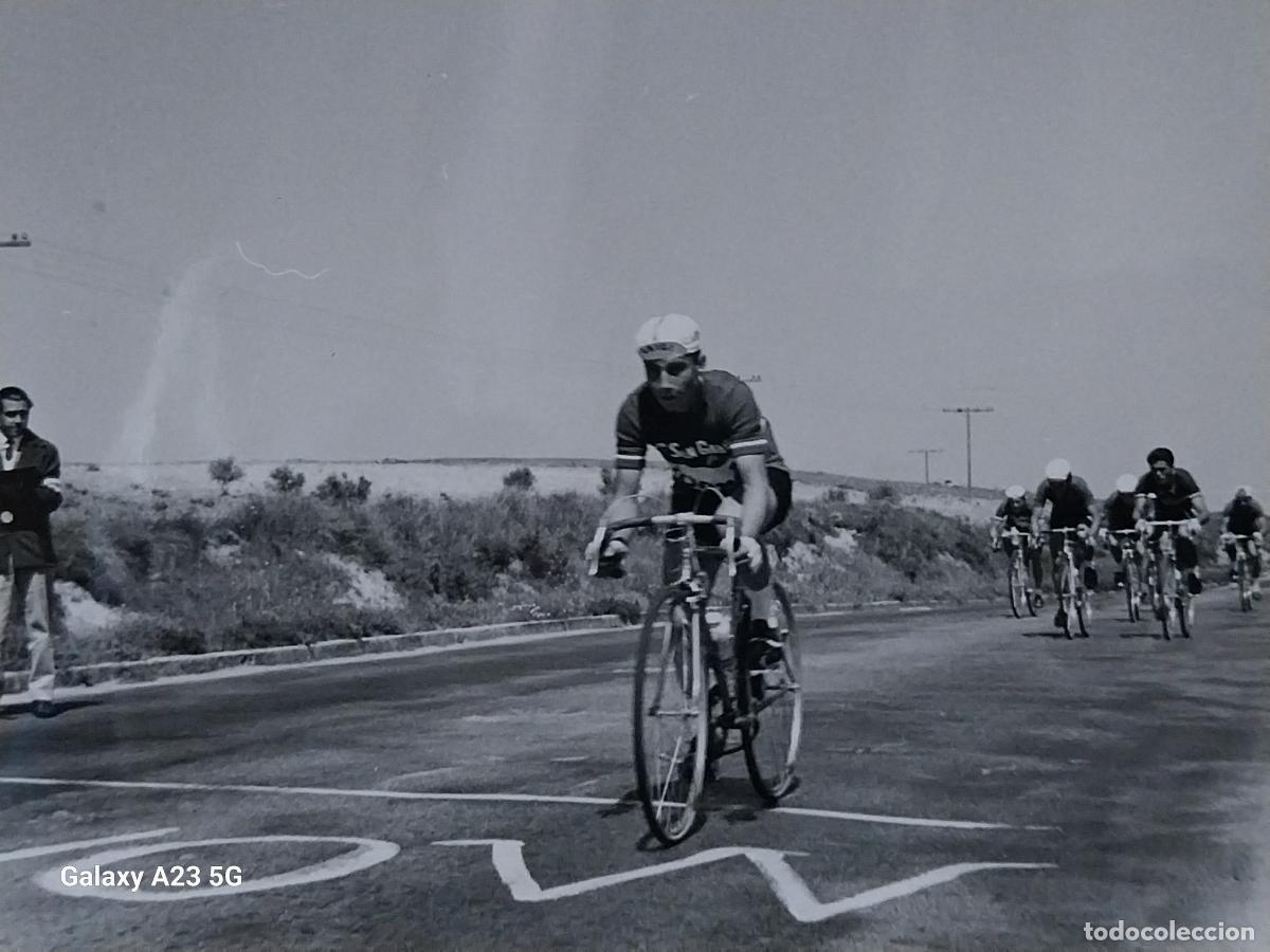 Coleccionismo deportivo: CICLISMO CARRERA A&Ntilde;OS 60 CICLISTAS JUECES -- FOTO 16.5X11.3 CMS ORIGINAL EPOCA