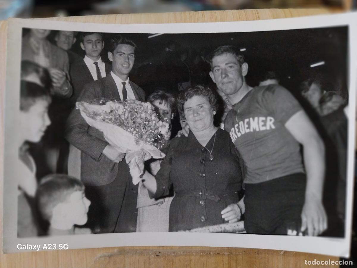 Coleccionismo deportivo: CICLISMO CARRERA A&Ntilde;OS 60 CICLISTA EQUIPO TORREDEMER *-- FOTO 18X12.2 CMS ORIGINAL EPOCA IBA&Ntilde;EZ