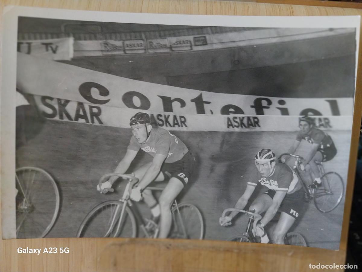 Coleccionismo deportivo: CICLISMO CARRERA A&Ntilde;OS 60 CICLISTA PISTA CIRCUITO *-- FOTO 18X12.2 CMS ORIGINAL EPOCA IBA&Ntilde;EZ