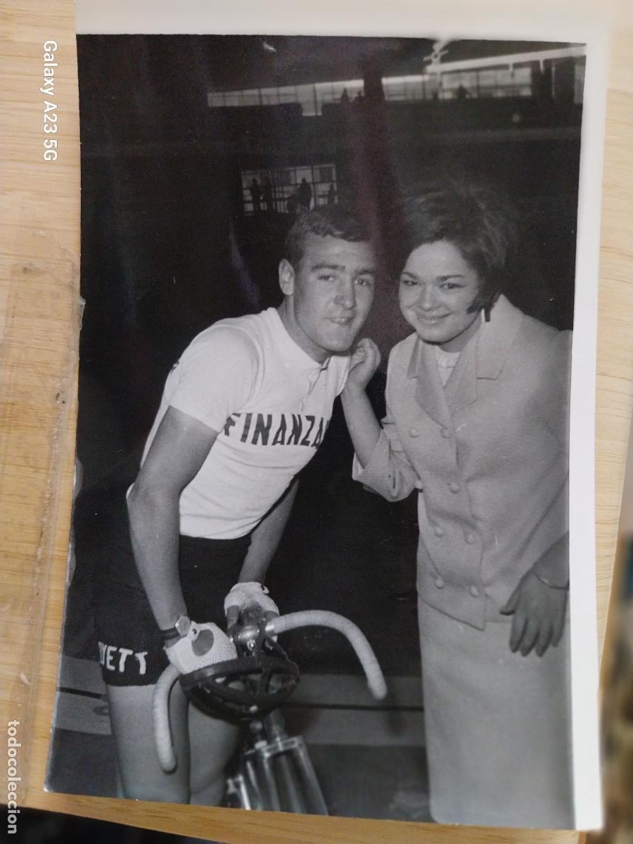 Coleccionismo deportivo: CICLISMO CARRERA A&Ntilde;OS 60 CICLISTA FINANZAUTO PEGASO *-- FOTO 18X12.2 CMS ORIGINAL EPOCA IBA&Ntilde;EZ