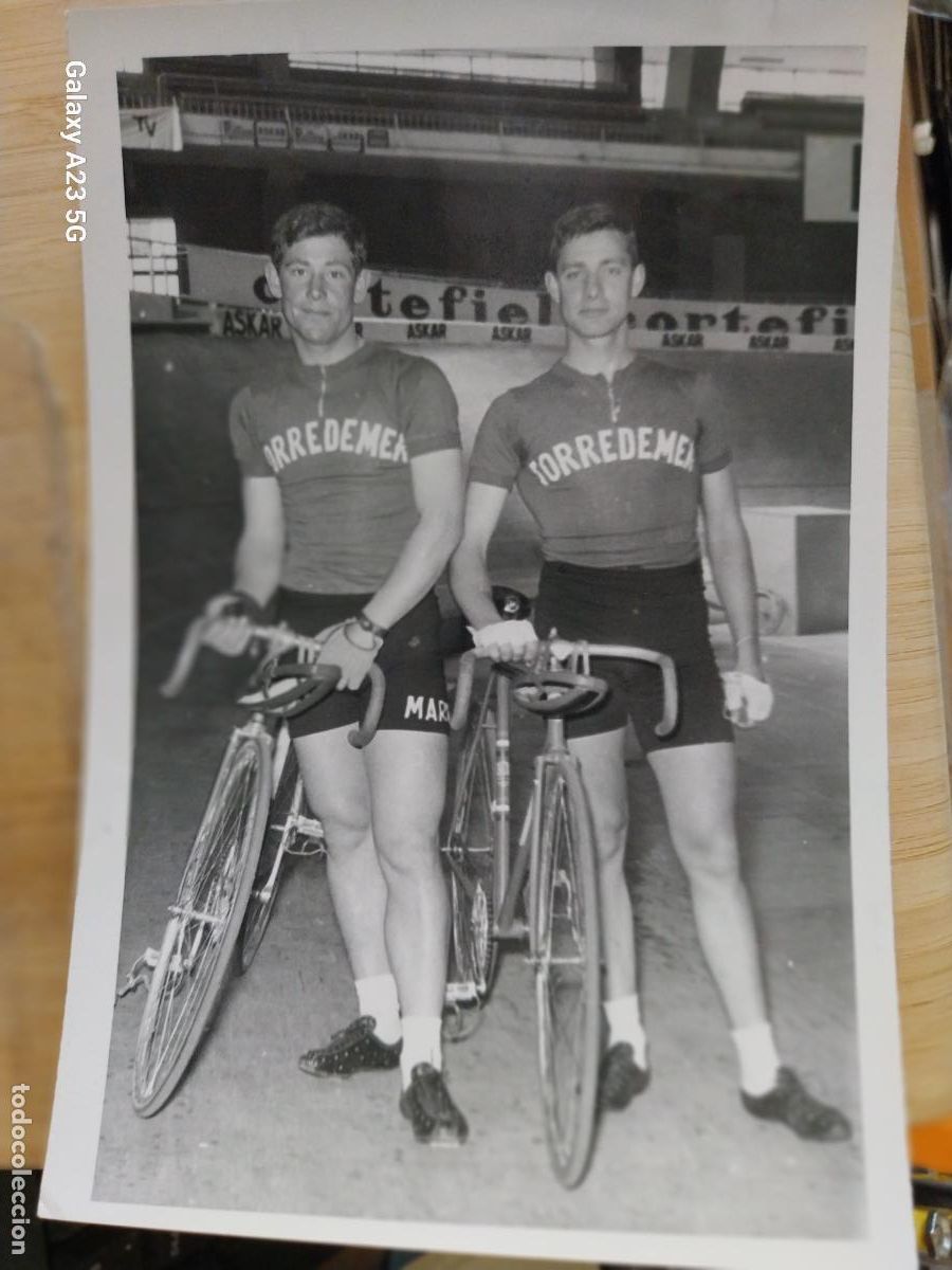 Coleccionismo deportivo: CICLISMO CARRERA A&Ntilde;OS 60 CICLISTAS PISTA TORREDEMER *-- FOTO 18X12.2 CMS ORIGINAL EPOCA IBA&Ntilde;EZ