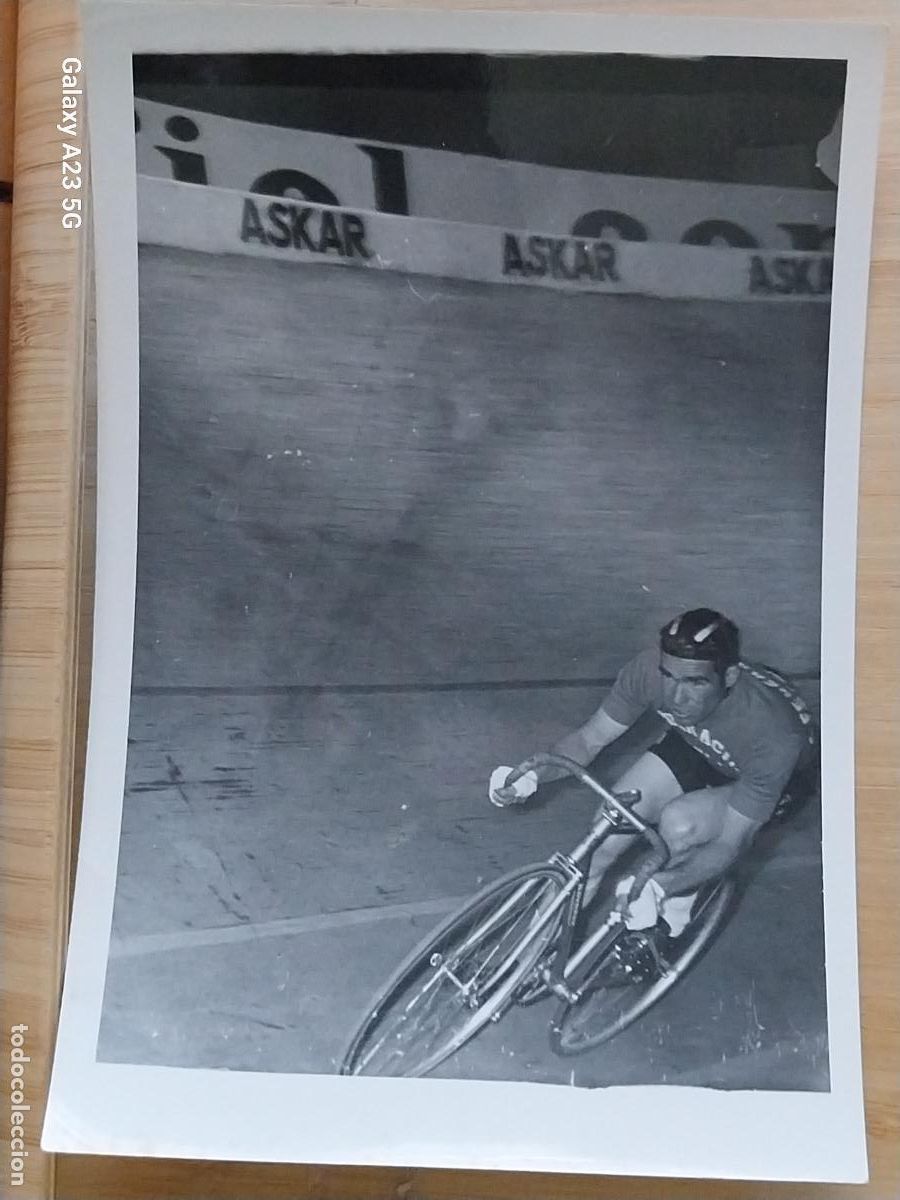 Coleccionismo deportivo: CICLISMO CARRERA A&Ntilde;OS 60 CICLISTA TORREDEMER PISTA *-- FOTO 18X12.3 CMS ORIGINAL EPOCA IBA&Ntilde;EZ