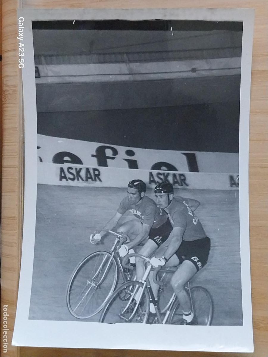 Coleccionismo deportivo: CICLISMO CARRERA A&Ntilde;OS 60 CICLISTA FEDERACION CASTELLANA PISTA *-- FOTO 18X12.3 CMS ORIGINAL Z