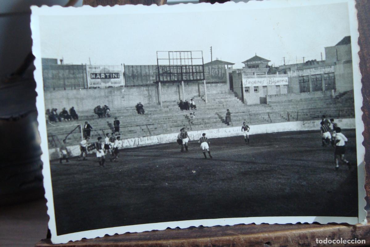 Coleccionismo deportivo: ANTIGUA FOTOGRAFIA PARTIDO DE FUTBOL. TARRAGONA ? A&Ntilde;OS 50?