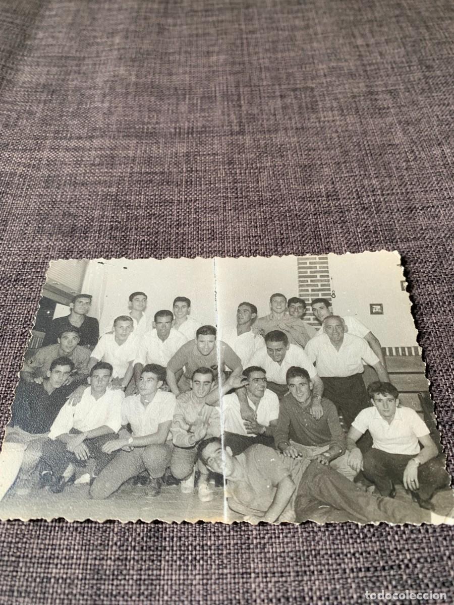Coleccionismo deportivo: FOTOGRAFIA GRUPO FUTBOL?A&Ntilde;O 1961. FOTOS PUERTO SAGUNTO. 10,5X7,5 CM. PEDIDO MINIMO 10 EUROS.