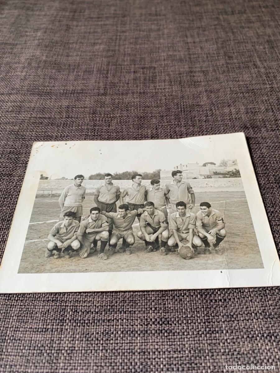 Coleccionismo deportivo: FOTOGRAFIA EQUIPO FUTBOL. A&Ntilde;O 1961. 10,5X7,5 CM. PEDIDO MINIMO 10 EUROS.