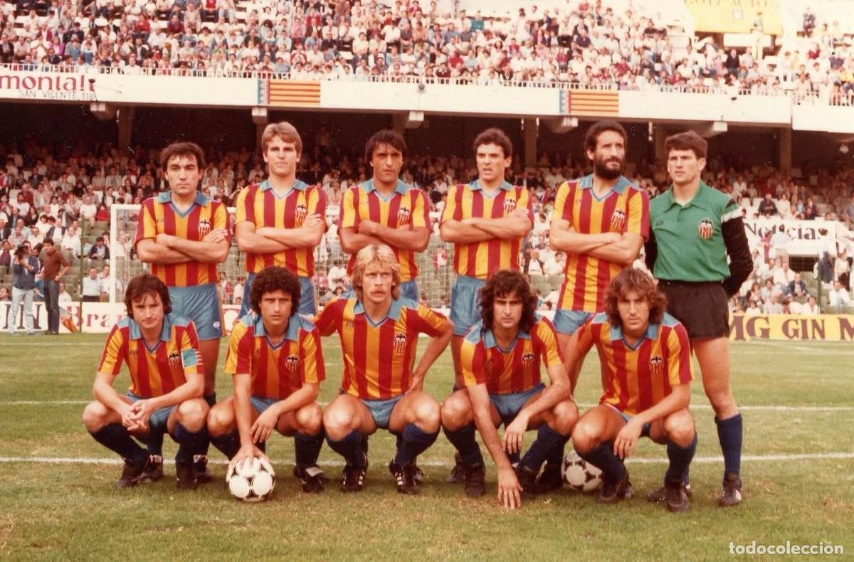 Coleccionismo deportivo: VALENCIA C.F. ALINEACI&Oacute;N PARTIDO DE LIGA 1982-1983 EN MESTALLA VS EL VALLADOLID. FOTO