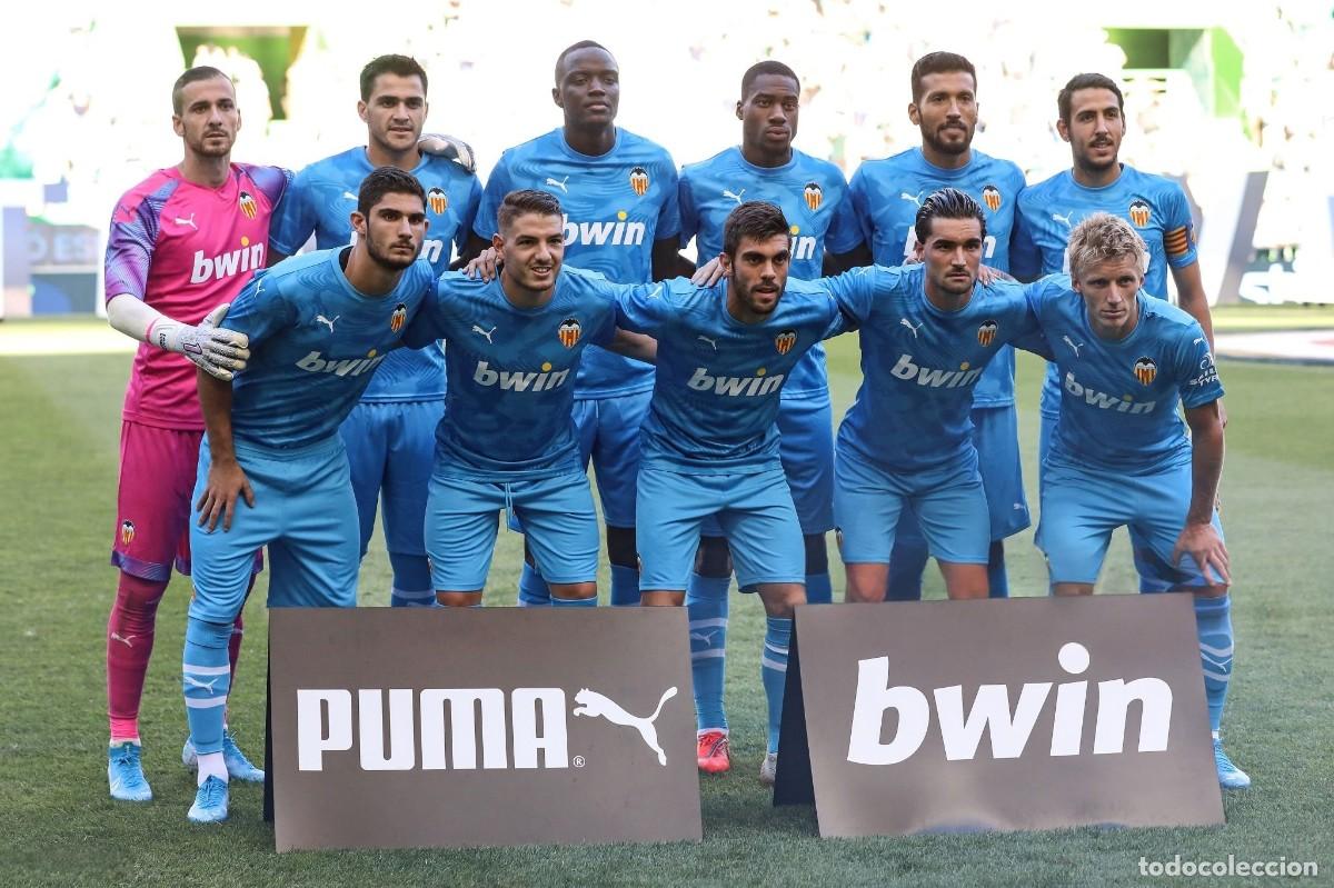 Coleccionismo deportivo: VALENCIA C.F. ALINEACI&Oacute;N PARTIDO AMISTOSO 2019 EN MESTALLA VS S. LISBOA. FOTO
