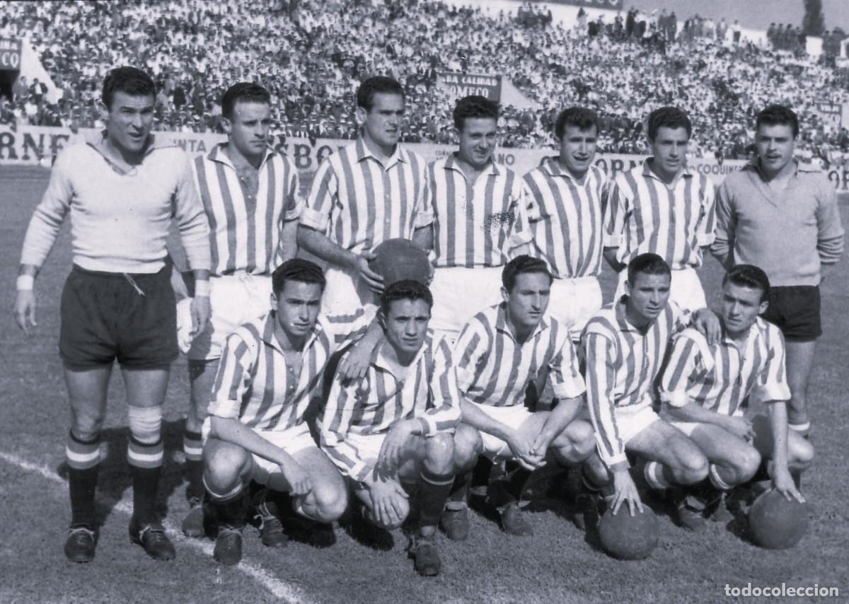 Coleccionismo deportivo: R. BETIS B. ALINEACI&Oacute;N PARTIDO PROMOCI&Oacute;N 1&ordf; DIVISI&Oacute;N EN HELI&Oacute;POLIS VS EL OVIEDO. FOTO