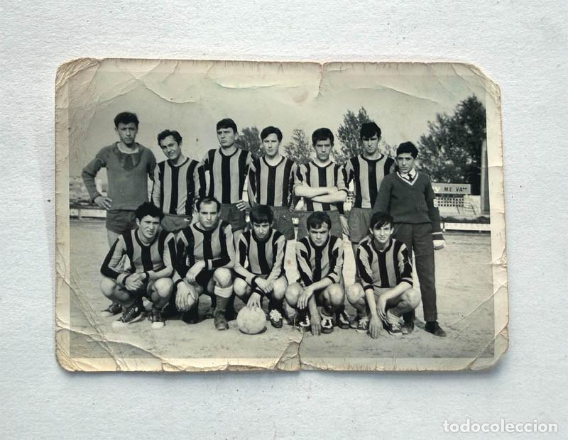 Coleccionismo deportivo: HUESCA 1967 / FOTOGRAF&Iacute;A EQUIPO FUTBOL &rdquo;TROFEO DIRECTOR&rdquo; RESIDENCIA SAN LORENZO / NOMBRES JUGADORES