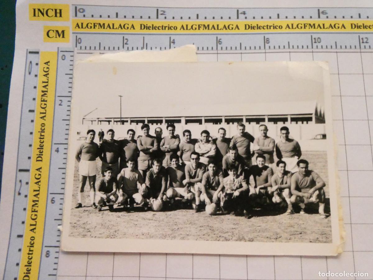 Coleccionismo deportivo: FOTO FOTOGRAF&Iacute;A F&Uacute;TBOL MODESTO. PRESUMIBLEMENTE SEVILLA. 3096