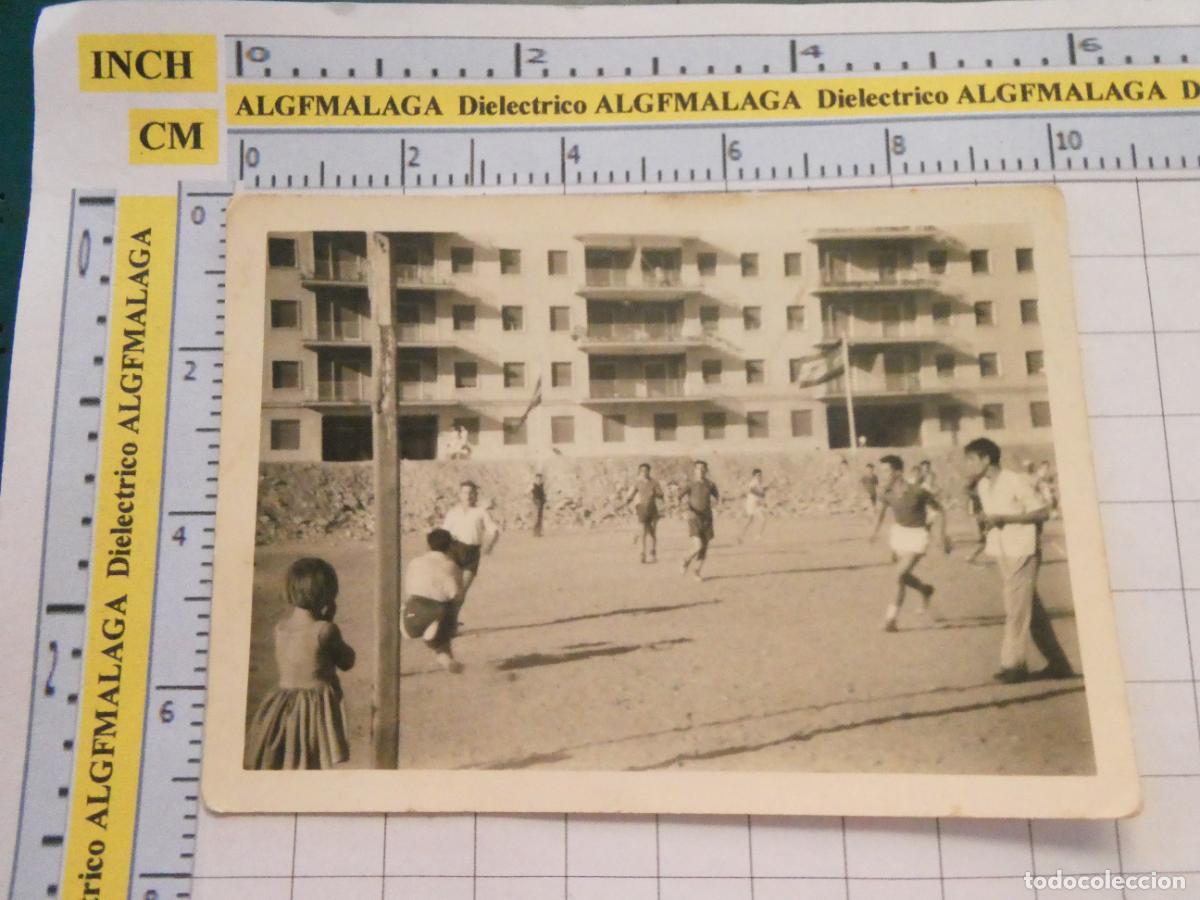 Coleccionismo deportivo: FOTO FOTOGRAF&Iacute;A F&Uacute;TBOL MODESTO. PRESUMIBLEMENTE SEVILLA?. 3097