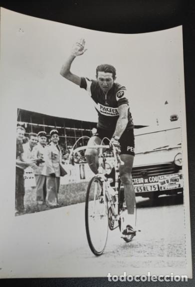 Sports collectibles: ROGER PINGEON GANA LA ETAPA DE HOY, CICLISMO, TOUR DE FRANCIA 1967 O VUELTA A ESPA&Ntilde;A 1969, TELEFOTO