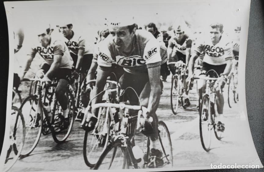 Colecionismo desportivo: JULIO GIMENEZ JUNTO A OTROS TRES CORREDORES ESPA&Ntilde;OLES EN EL GIRO DE ITALIA, CICLISMO, TELEFOTO
