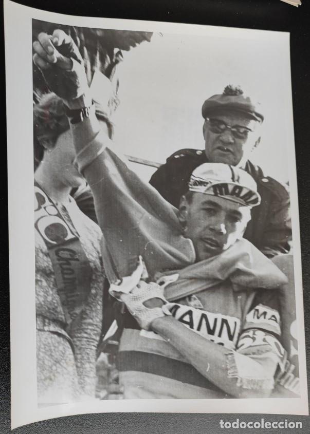 Sammelleidenschaft Sport: TOUR DE FRANCIA 1968, VAN SPRINGEL ARREBATO EL MAILLOT DE LIDER A GREGORIO SAN MIGUEL, TELEFOTO