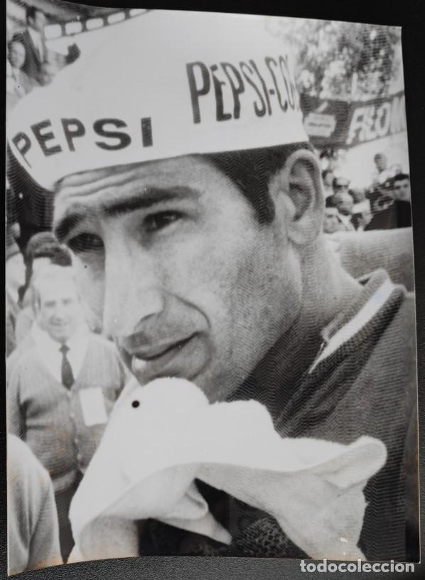 Sammelleidenschaft Sport: VUELTA CICLISTA A ESPA&Ntilde;A 1968 BENICASIM, RAM&Oacute;N S&Aacute;EZ, TARZ&Aacute;N, VOLVIO A TRIUNFAR, TELEFOTO