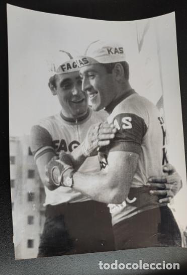 Sammelleidenschaft Sport: VUELTA CICLISTA A ESPA&Ntilde;A 1968 BADAJOZ, DOS GANADORES, LUIS OCA&Ntilde;A Y ANTONIO GOMEZ DEL MORAL, TELEFOTO