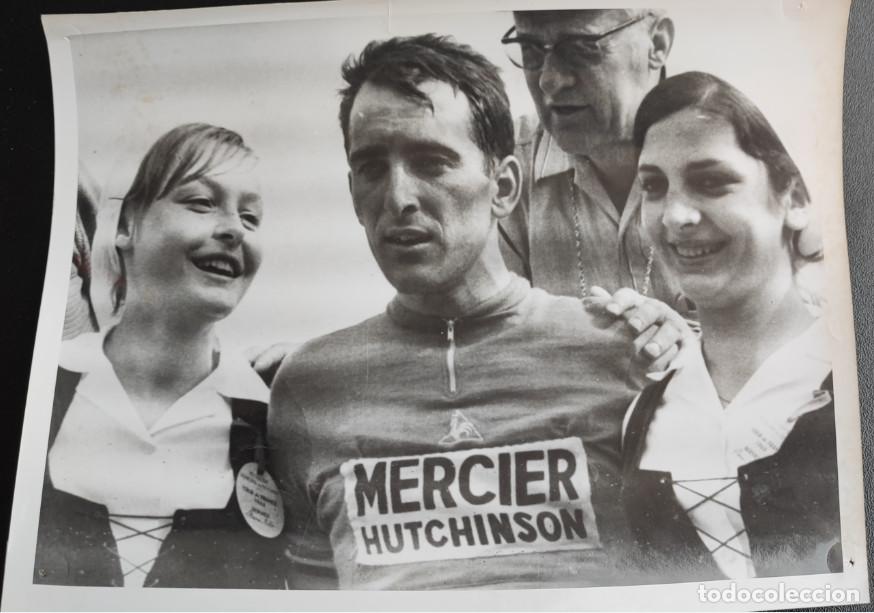 Sammelleidenschaft Sport: TOUR DE FRANCIA 1968 BAYONA, EL CORREDOR GILBERT BELLONES GANA LA ETAPA, TELEFOTO