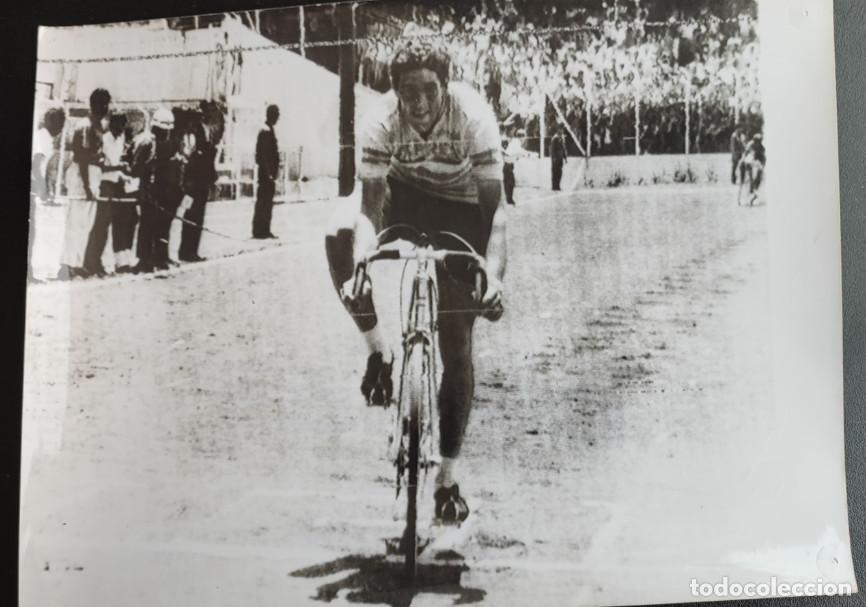 Colecionismo desportivo: VUELTA CICLISTA A COLOMBIA 1968, CALI, EL ESPA&Ntilde;OL MANUEL GALERA MAGDALENO GANA ETAPA, TELEFOTO