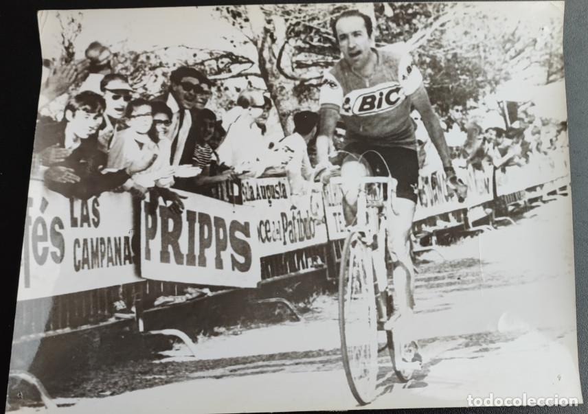 Colecionismo desportivo: VUELTA CICLISTA A MALLORCA 1968, L&Oacute;PEZ CARRIL Y JULIO JIMENEZ GANAN ETAPA, FOTO