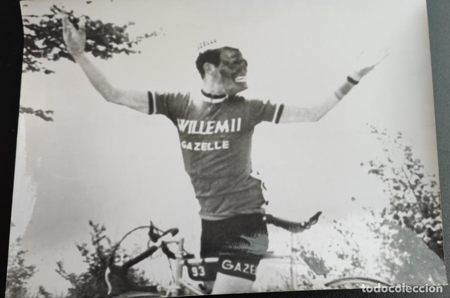 Colecionismo desportivo: VUELTA CICLISTA A ESPA&Ntilde;A 1968 NULES, GANA RAM&Oacute;N S&Aacute;EZ, EL HOLANDES MARINUS WAGTMANS CON UNA CARETA, F