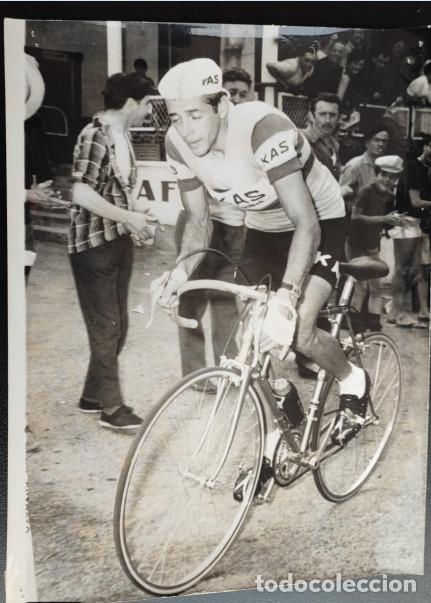 Sports collectibles: TOUR DE FRANCIA 1968, EL ESPA&Ntilde;OL VICENTE LOPEZ CARRIL DURANTE SU LARGA ESCAPADA, TELEFOTO
