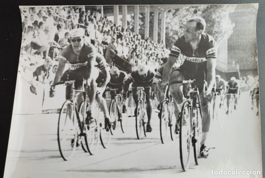 Collezionismo sportivo: TOUR DE FRANCIA 1969 ROUBAIX, WALTER GODEFROOT GANA EL SPRINT SEGUIDO DE JAN JANSSEN Y LEMETEYERS