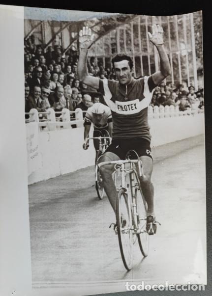 Collezionismo sportivo: TOUR DE FRANCIA 1968 AURILLAC, FRANCO BITTOSSI VENCE EN LA ETAPA DE HOY, 2&ordm; ROLF WOLFSHOHL, TELEFOTO