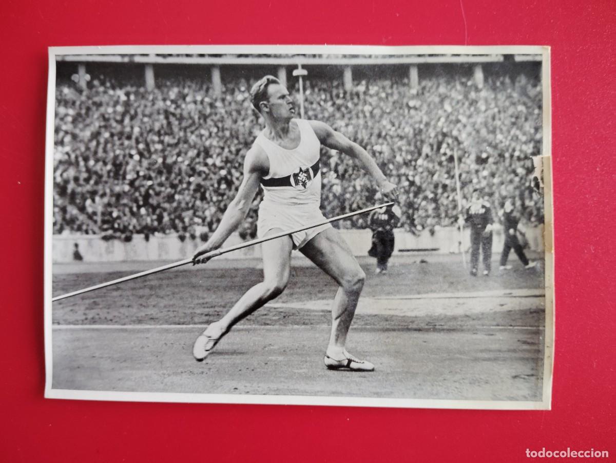 Coleccionismo deportivo: FOTOCROMO OLIMPIADA 1936. ALEMANIA.GERHARD STOCK. MEDALLA ORO.JABALINA.ENVIO INCLUIDO .