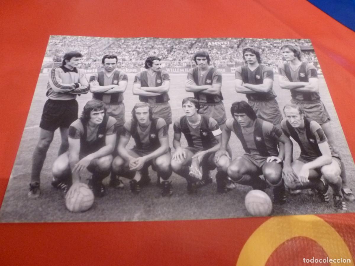 Coleccionismo deportivo: FOTO MATE (11 X 15) FC BARCELONA CON JOHAN CRUYFF-BAR&Ccedil;A