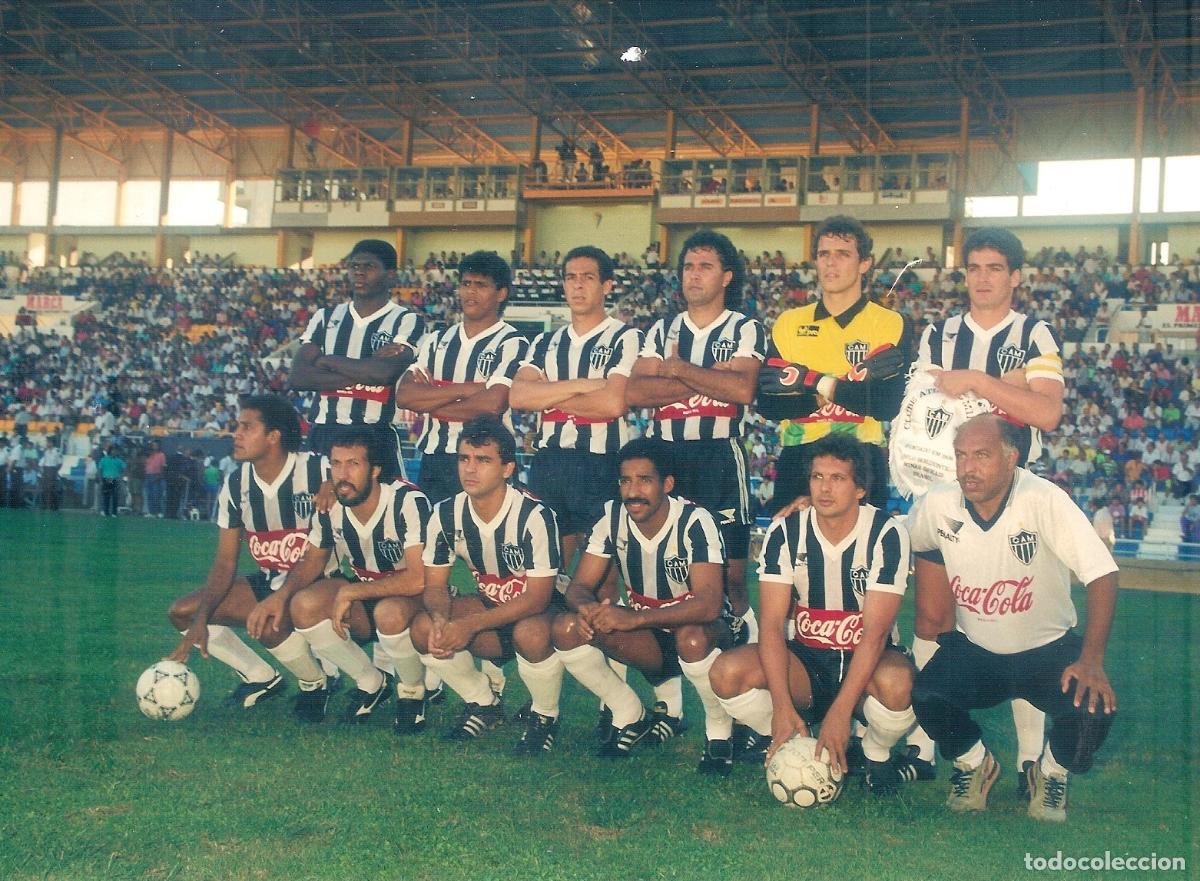 Coleccionismo deportivo: FOTOGRAF&Iacute;A AT. MINEIRO BRASIL TROFEO CARRANZA 1990