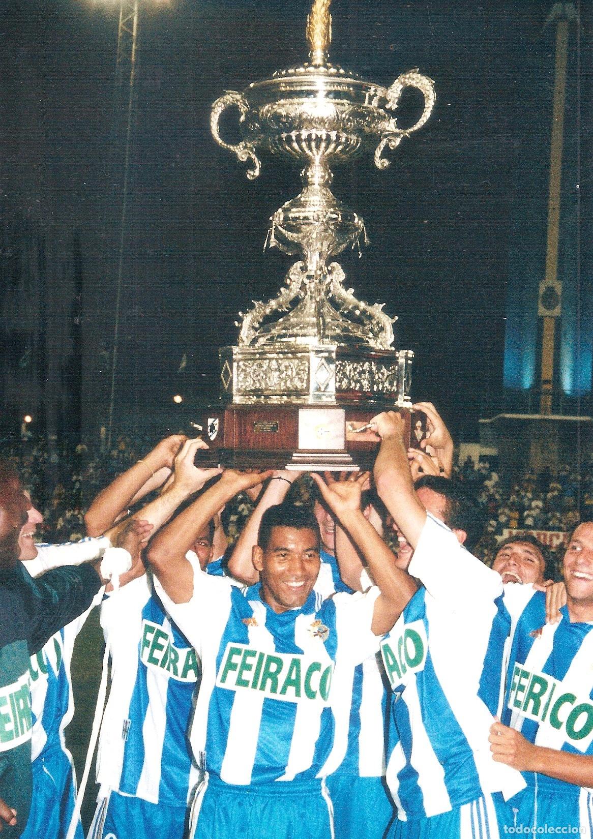 Coleccionismo deportivo: FOTOGRAF&Iacute;A RCD CORU&Ntilde;A CAMPE&Oacute;N TROFEO CARRANZA 1998