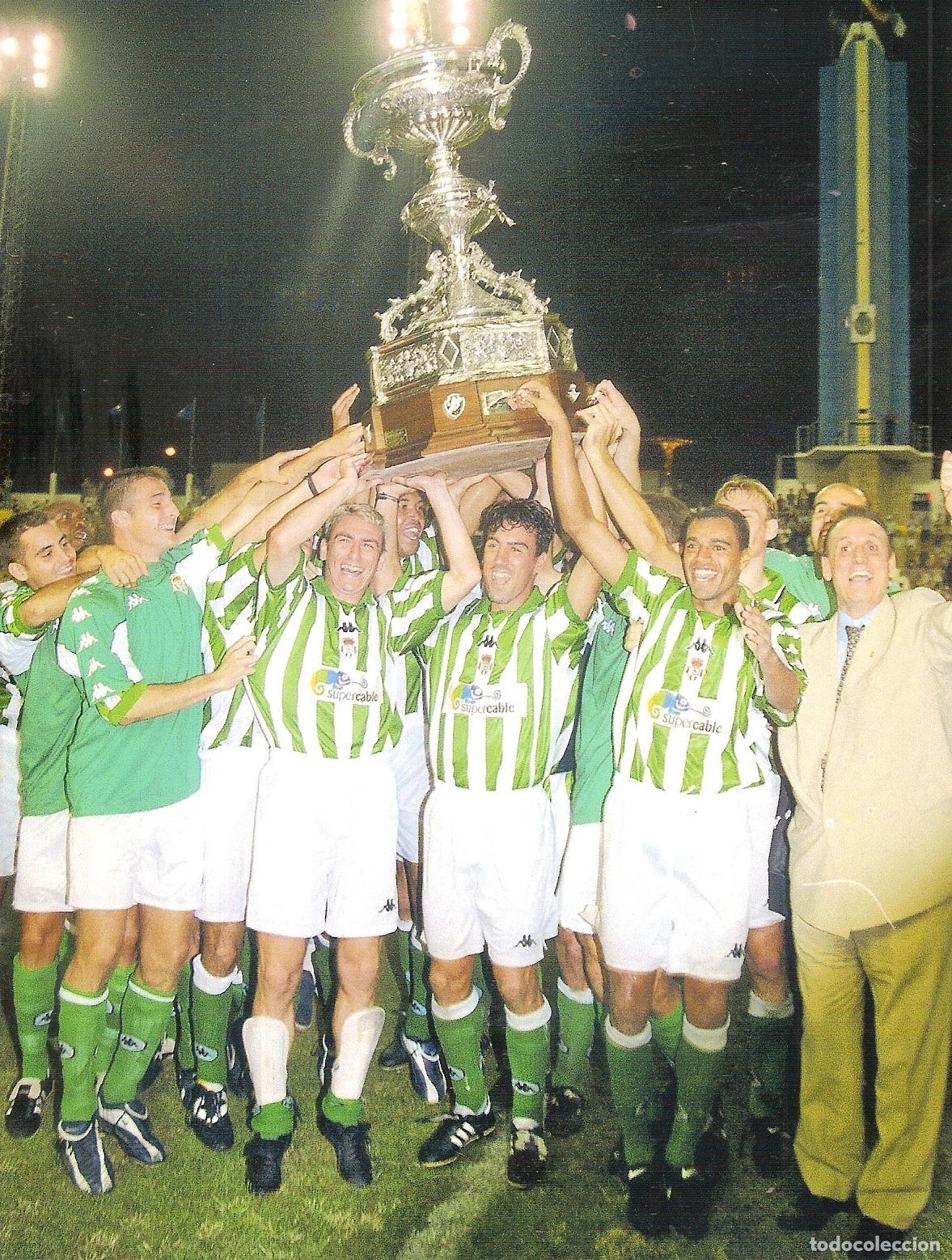 Coleccionismo deportivo: FOTOGRAF&Iacute;A REAL BETIS CAMPE&Oacute;N TROFEO CARRANZA 1999