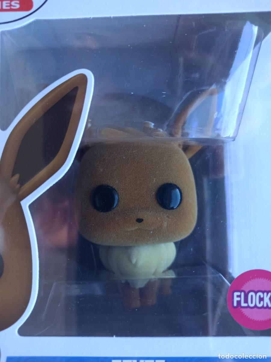 Funko Pop: FUNKO POP! EEVEE 577 - POKEMON (FLOCKED) + CAJA PROTECTORA - Foto 2