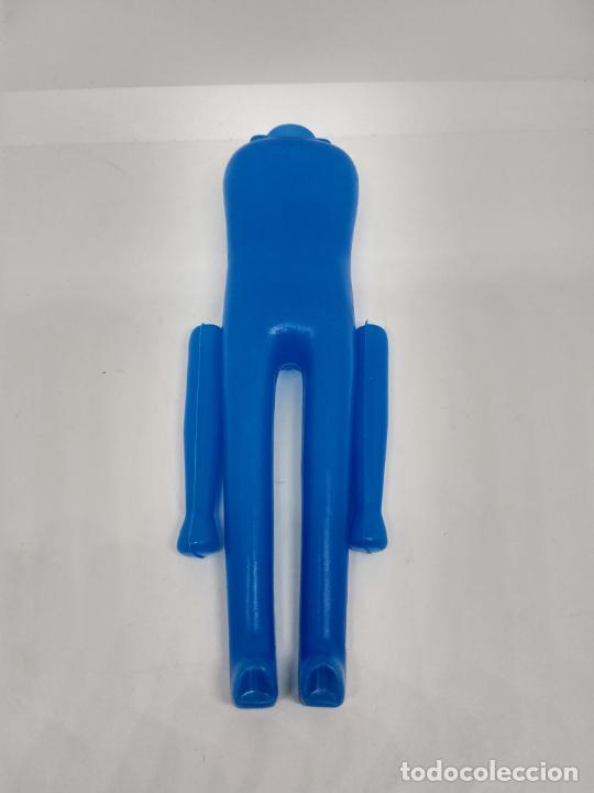Geyperman: M69 Maniqu&iacute; azul para uniformes Geyperman. A&ntilde;os 70. En pl&aacute;stico. Para exponer trajes. Ref 2.