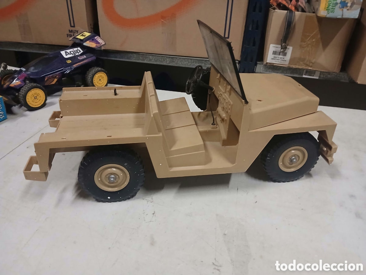 Geyperman: Geyperman land rover del desierto