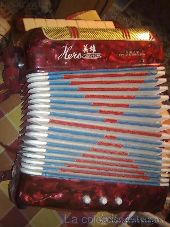 Instrumentos musicales: BONITO Y ANTIGUO ACORDEON MARCA HERO - Foto 4