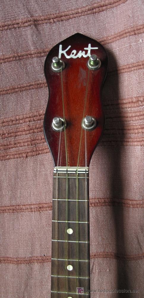 Pequeño banjo tenor. 4 cuerdas. con funda - Vendido en Subasta - 19020197