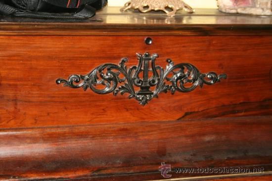 Instrumentos musicales: antiguo piano de pared - Foto 4