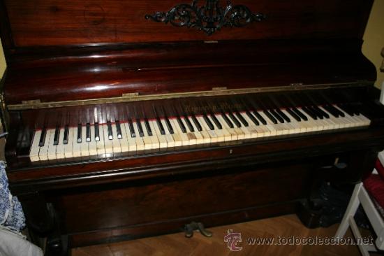 Instrumentos musicales: antiguo piano de pared - Foto 3