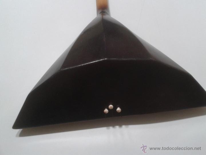 Instrumentos musicales: antigua balalaika - Foto 4