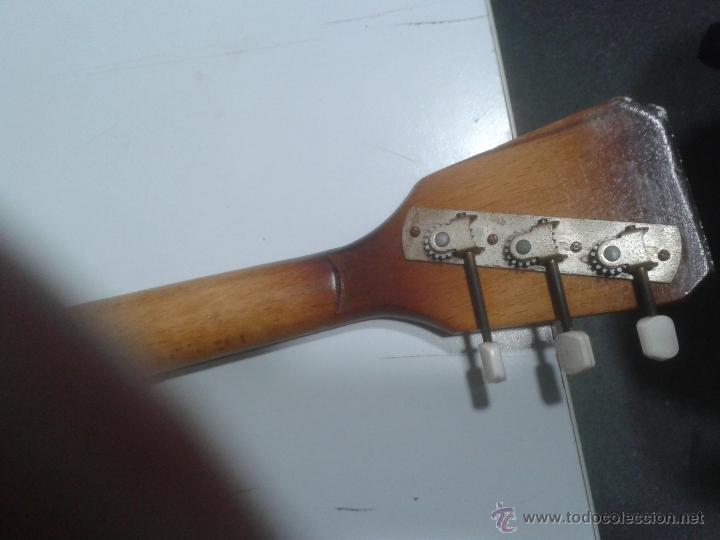 Instrumentos musicales: antigua balalaika - Foto 5