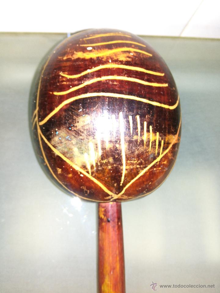 Instrumentos musicales: Maraca artesanal. Tallada a mano - Foto 2