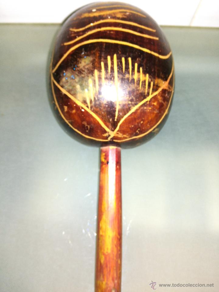Instrumentos musicales: Maraca artesanal. Tallada a mano - Foto 3