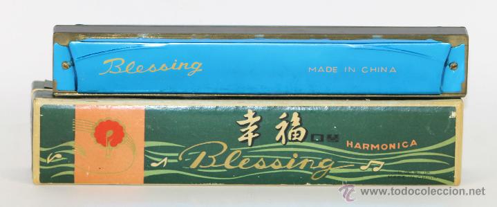 Musikinstrumente: HARMONICA BLESSING. MADE IN CHINA. CUERPO EN MADERA Y METAL. CON FUNDA. SIGLO XX.