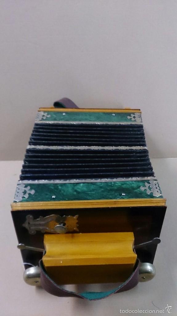 Instrumentos musicales: Acordeon ruso en madera - Foto 2