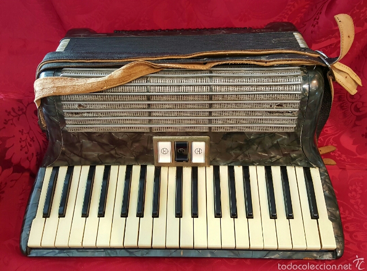 Instrumentos musicales: Acorde&oacute;n marca Tango. Buen estado. - Foto 2