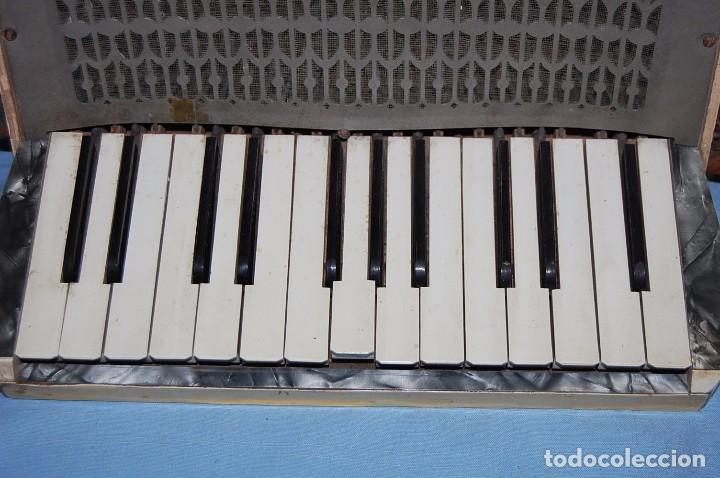 Instrumentos musicales: ANTIGUO ACORDE&Oacute;N - Foto 2